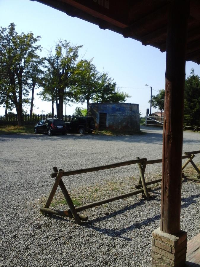 Cowboys Guest Ranch Hotel Voghera Exterior photo