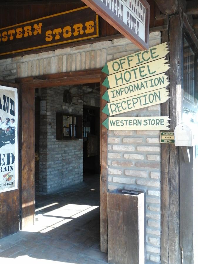 Cowboys Guest Ranch Hotel Voghera Exterior photo