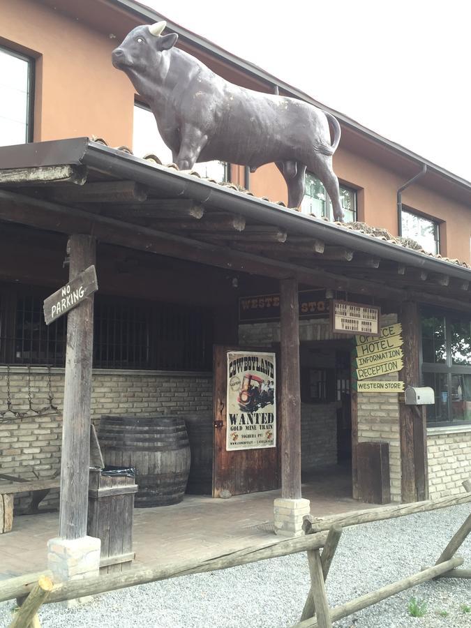 Cowboys Guest Ranch Hotel Voghera Exterior photo