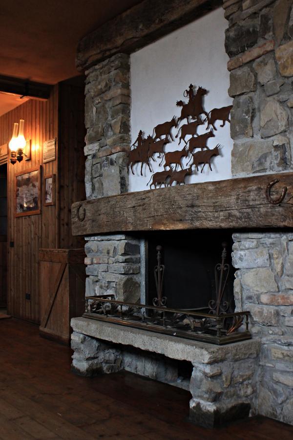 Cowboys Guest Ranch Hotel Voghera Exterior photo