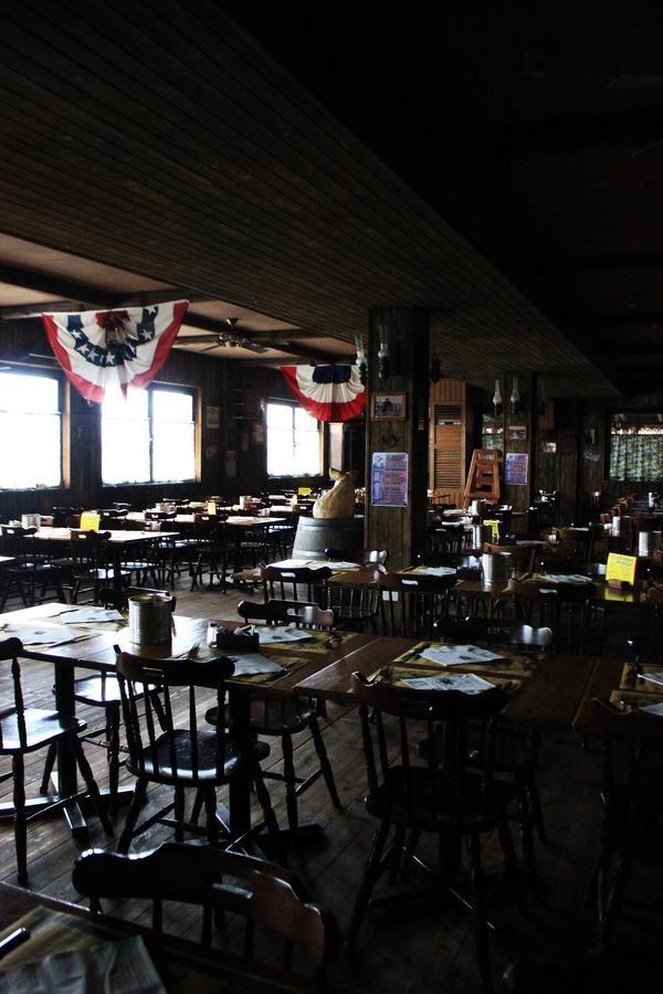 Cowboys Guest Ranch Hotel Voghera Exterior photo