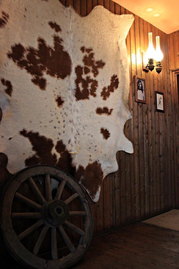 Cowboys Guest Ranch Hotel Voghera Exterior photo